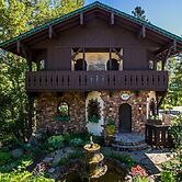 Storybook Riverside Inn