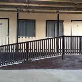 Transit Motel - Hostel