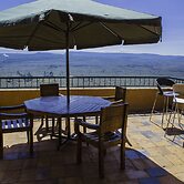 Sheerdrop Country Home