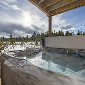 Mountain Peak 4 Bedroom Home by RedAwning