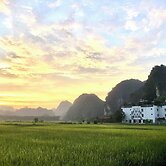 Liberty Hall Tam Coc Hotel & Villa