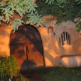 Old Taos Guesthouse B&B