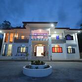 White Summerville Tourist Inn