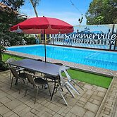 White Summerville Tourist Inn