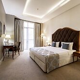 Sapphire Inn