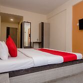 OYO 26206 Hotel Paras