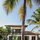 Vila do Outeiro em frente a praça da igreja