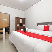 RedDoorz near RSU Suaka Insan