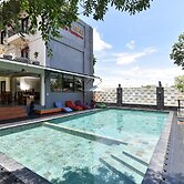 RedDoorz Plus near Mall Bali Galeria 2