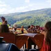 Aris Homestay and Warung Made