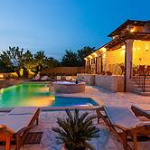 Villa Mira