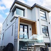 Luxury Central Toronto 2 bedroom suite