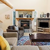 Quiet River   *30 Day Minimum 4 Bedroom Townhouse by RedAwning