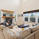 Quiet River   *30 Day Minimum 4 Bedroom Townhouse by RedAwning