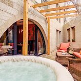 Jacuzzi & Secret Garden in David's Village by FeelHome
