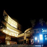 Jolly Suites Petkasem