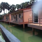 Palm Payom Village Resort