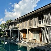 SUNKISS pool.bed.cafe