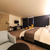 The Point Hotel - Myeongji