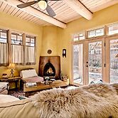 Antonia - Stylish Retreat, Blocks From Galleries and Restaurants of Ca