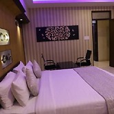 Iroomz Hotel SR Grand