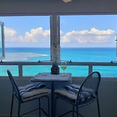 Breezy Beachfront apt. View of Paradise