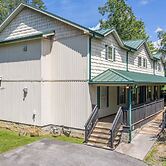 Magnolia Place 5 - Eight Bedroom Chalet