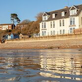 Waters Edge Apartment at Beach House