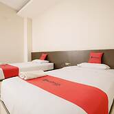 RedDoorz near Pantai Pede