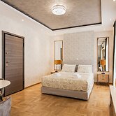 Nicholas Point Apartments and Rooms