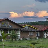 WOW STAYZ2 Pachmarhi Foothill Cottages