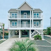 A Beach To Remember 4 Bedroom Home by RedAwning