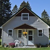 #7 - Northwoods Retreat 3 Bedroom Cabin by RedAwning