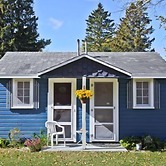 #8 - Mackinac Point 1 Bedroom Cabin by RedAwning