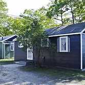 #2 - M Den 2 Bedroom Cabin by RedAwning