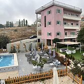 Beit Mirna Guesthouse & Chalet