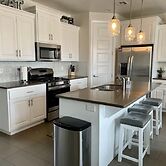 Sunny Ledgeview Retreat