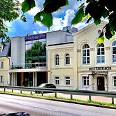 Nadodrzański Dwór