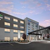 Holiday Inn Express & Suites Elkhorn - Lake Geneva Area by IHG