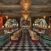 Lafayette Hotel & Club