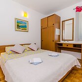 Apartments Pharos