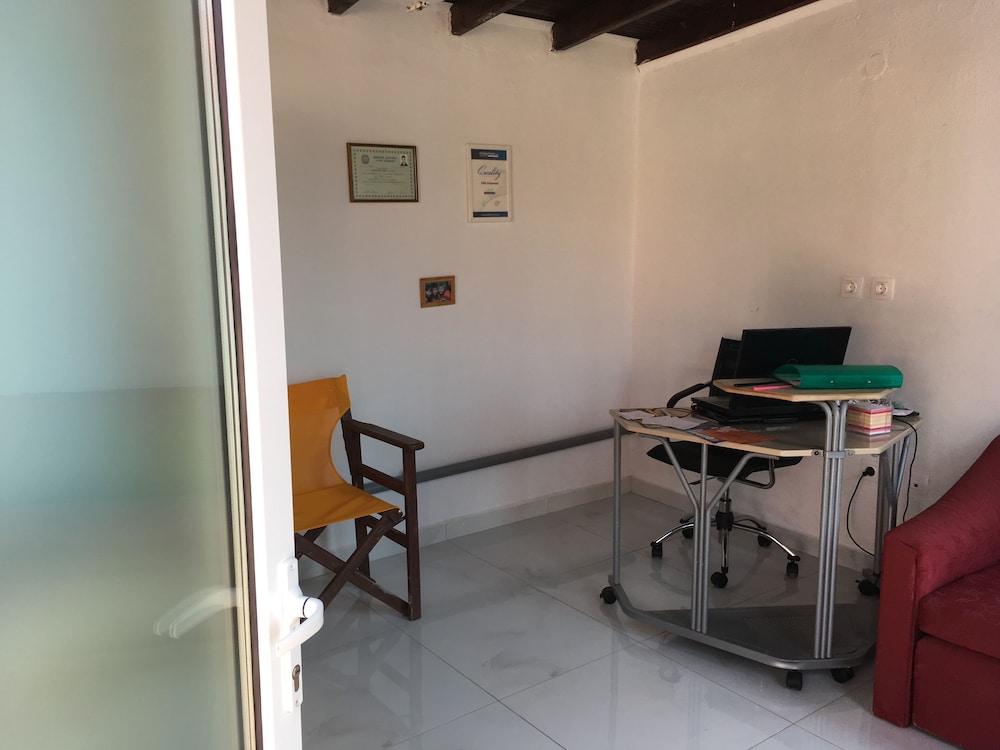 Villa Askamnia and Suites