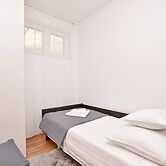 Apartment Mate