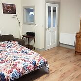 2 Bed Cottage - Sleeps 6 - Parking - Wifi