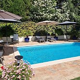 Beautiful 2-bed Villa in Quinta do Lago With Pool