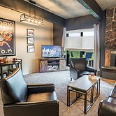 Ski-in ski-out Slope Side - Shuttle, Fireplace, Clubhouse & Wifi