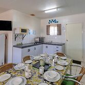 Ash's Holiday Units & Cafe