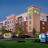 Holiday Inn Express And Suites Fayetteville South by IHG