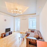 3 Bedroom Apartment near Deribasovskaya