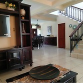 Entire House Spacious and Elegant